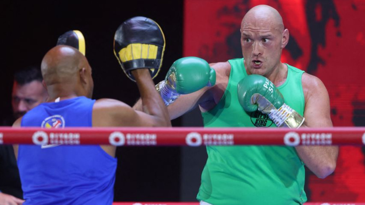 Tyson Fury back in training ahead of Usyk rematch