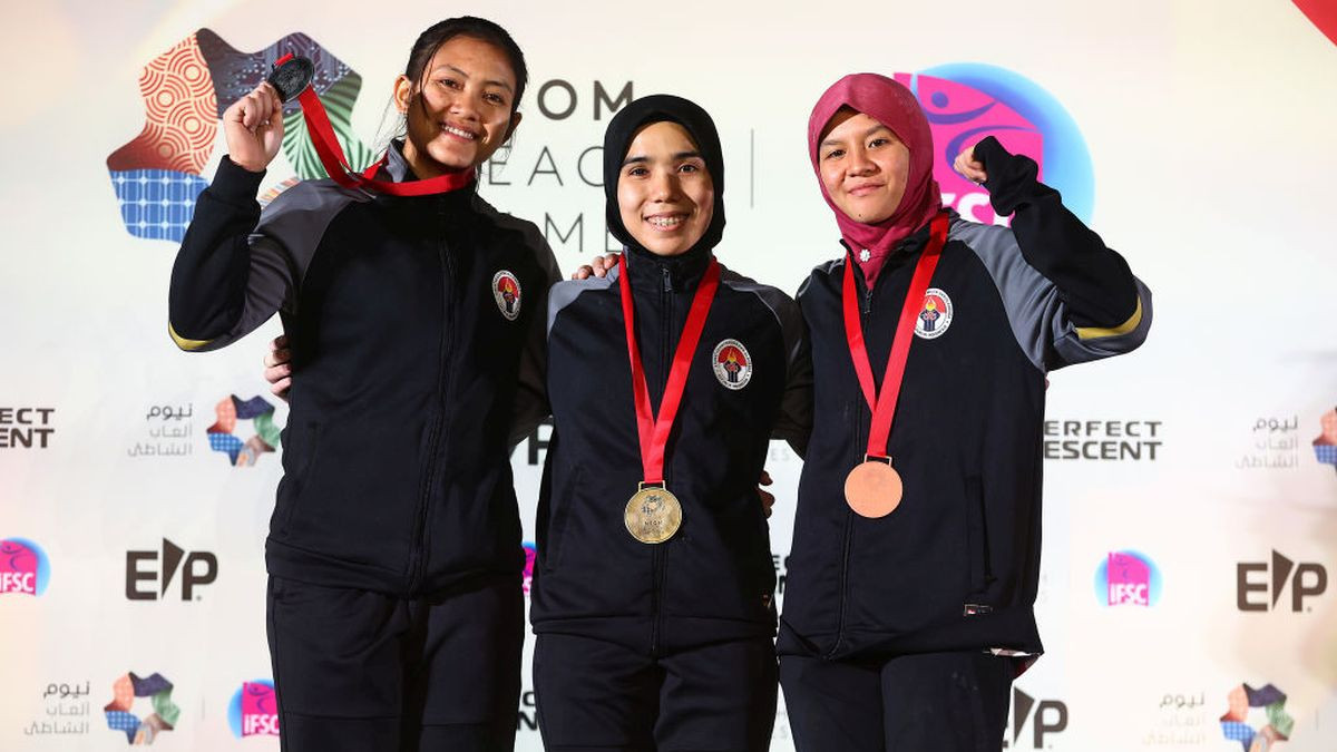Rajiah Sallsabillah (Gold) Dewi Desak (Bronze) and Narda Mutia of Indonesia pose with their medals in the IFSC Masters Speed Finals in 2023. GETTY IMAGES