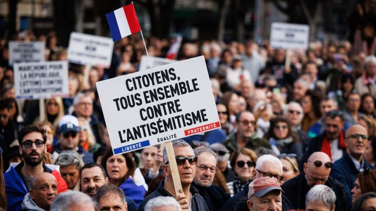 Thousands march in France in pre-election protest against far right ahead of snap polls.