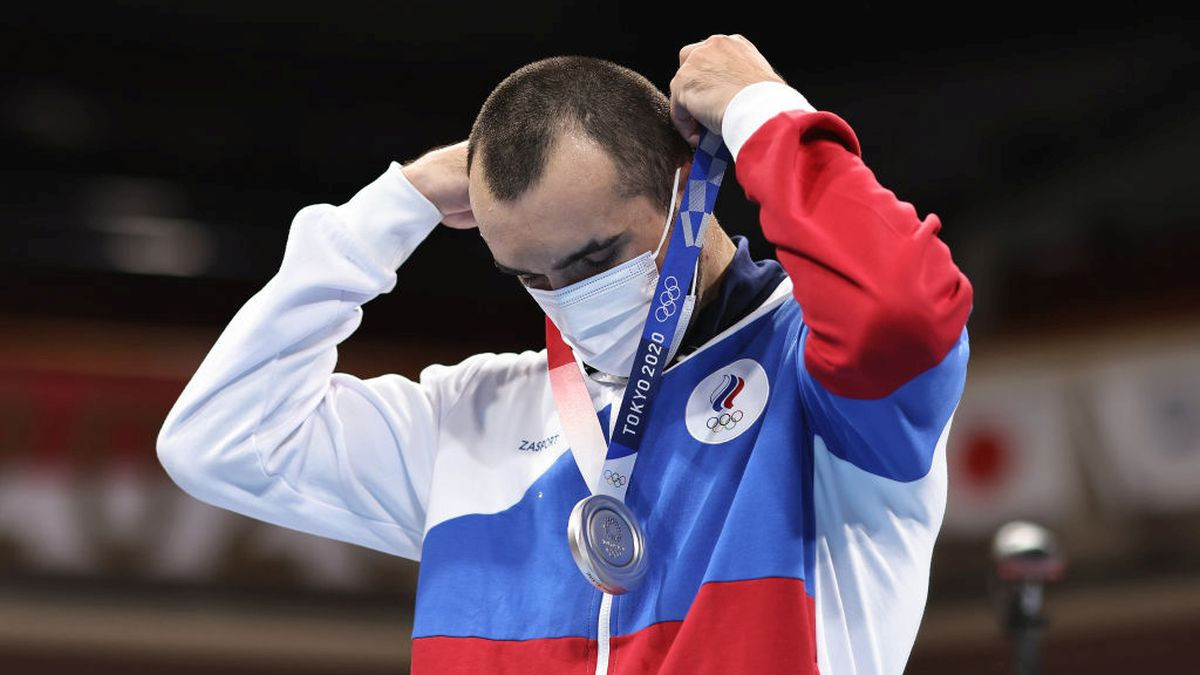 Men's Heavy (81-91kg) silver medalist Muslim Gadzhimagomedov of Team ROC poses with his medal during the Victory Ceremony in Tokyo 2020. GETTY IMAGES