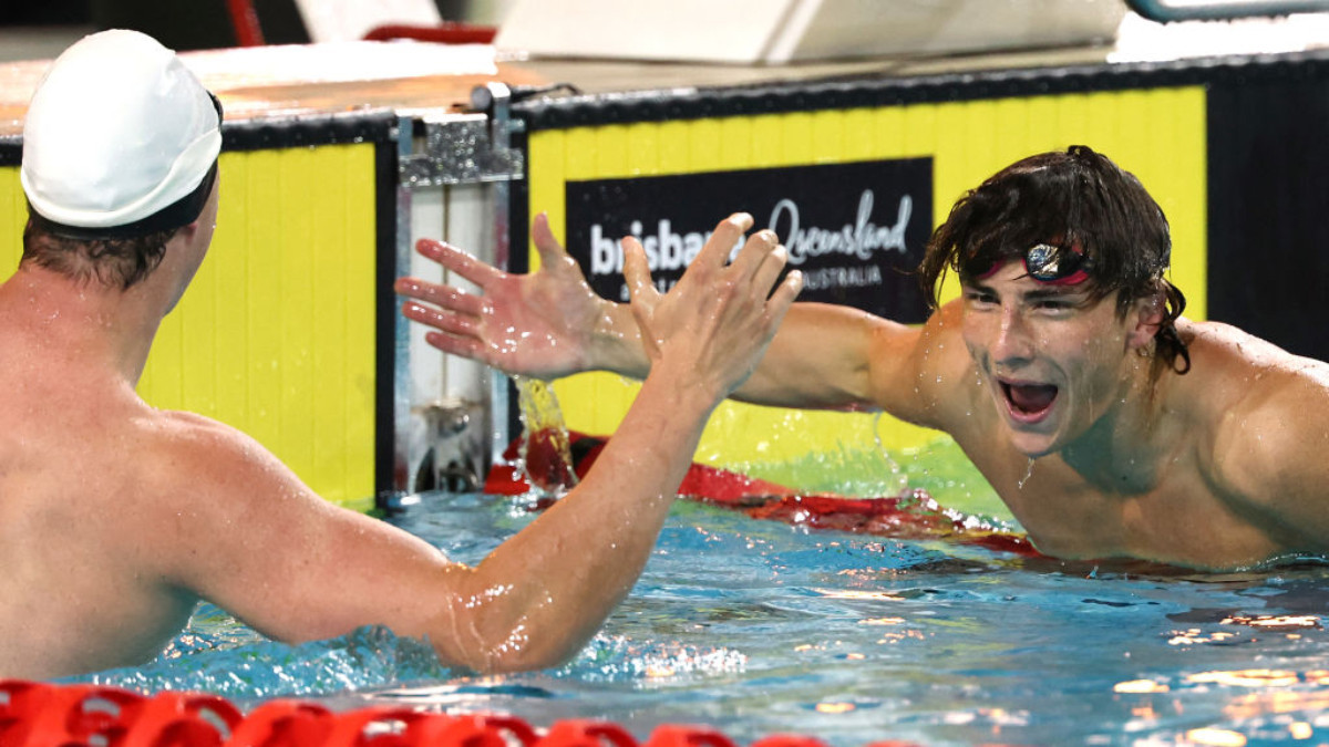 Cameron McEvoy (L) celebrates with compatriot Ben Armbruster (R) after winning the men's 50m freestyle at the Brisbane Aquatic Centre on 12 June 2024. GETTY IMAGES