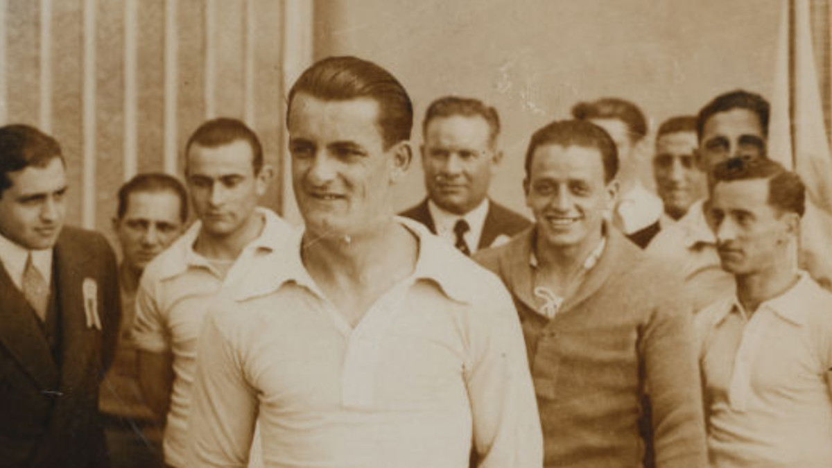 Uruguay captain José Nasazzi, double Olympic champion in 1924 and 1928, with the 1924 jersey worn when they became Olympic champions in Paris. GETTY IMAGES