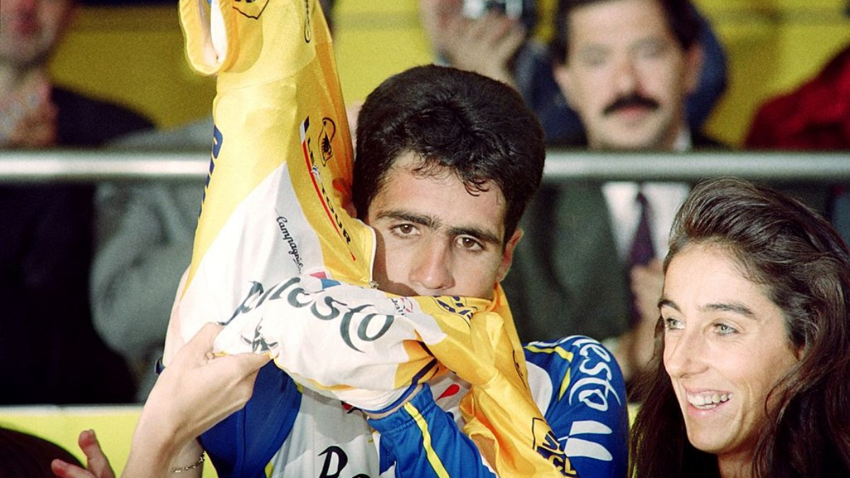 Miguel Indurain wore the yellow jersey at the start of the Tour in San Sebastian in 1992. GETTY IMAGES