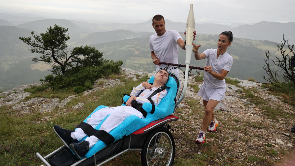 Torch Relay Stage 36: Nature, heritage and triathlon in Drôme