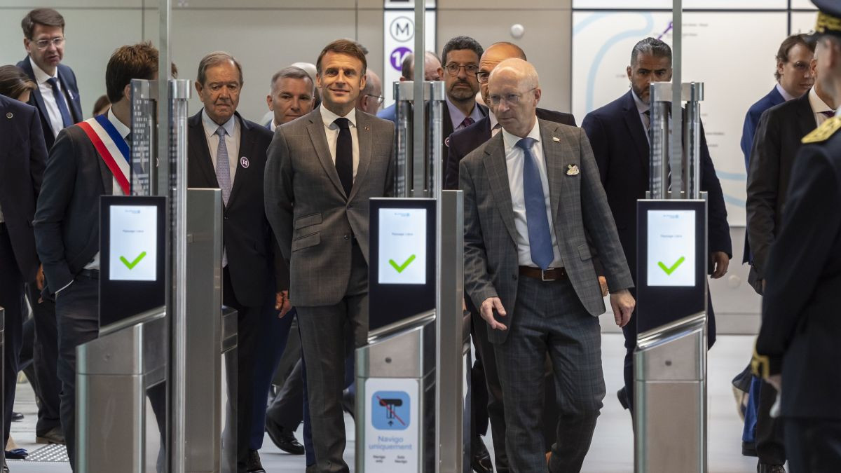 Paris metro line 14 extension opened at Saint-Denis.  @EmmanuelMacron