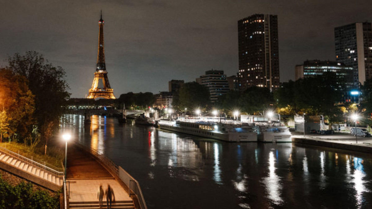 This is the image they dream of in Paris, a calm and friendly Seine with the Eiffel Tower in the background.GETTY IMAGES