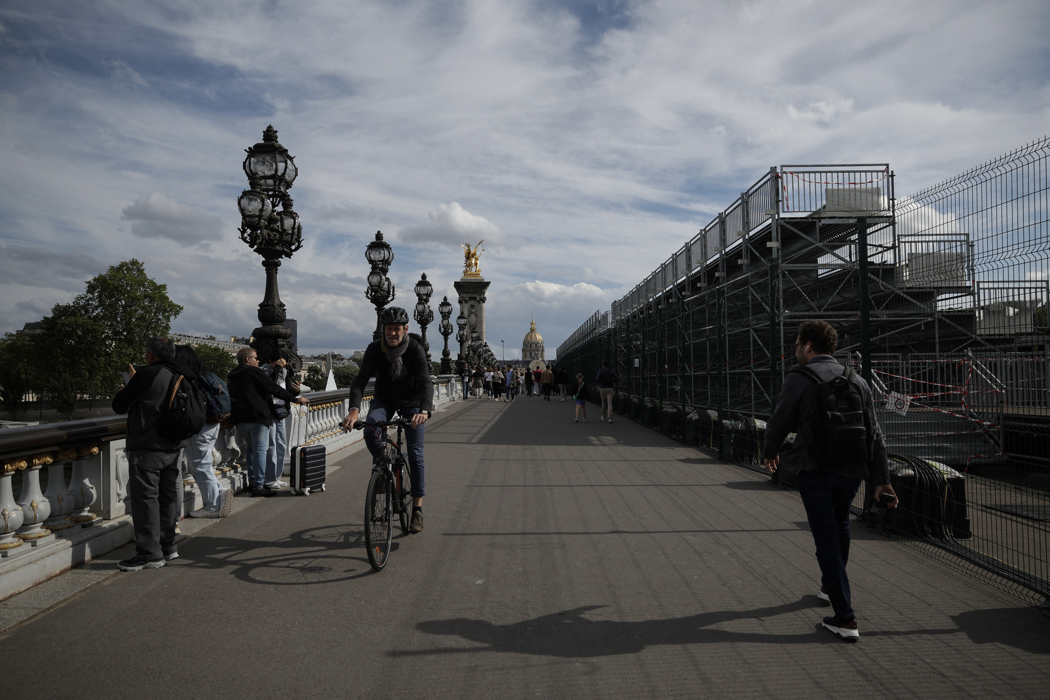 Paris 2024 goers can limit the carbon footprint by using bicycles. GETTY IMAGES
