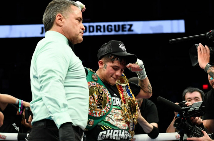 Rodriguez knocks out Estrada and wrests the super flyweight title from him. GETTY IMAGES