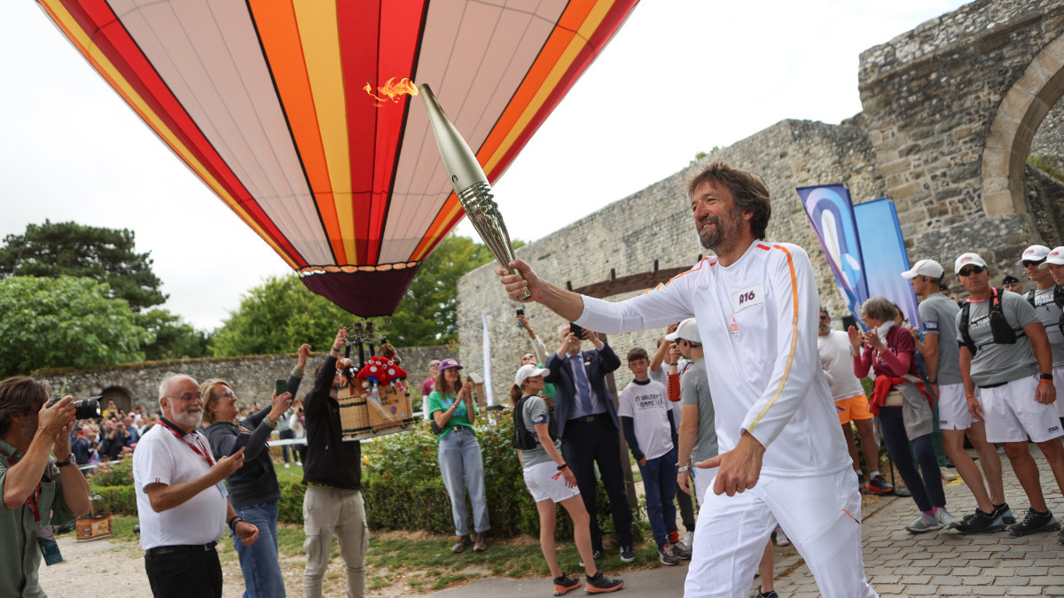 Torch Relay Stage 48: Peace, nature and sport in the Somme