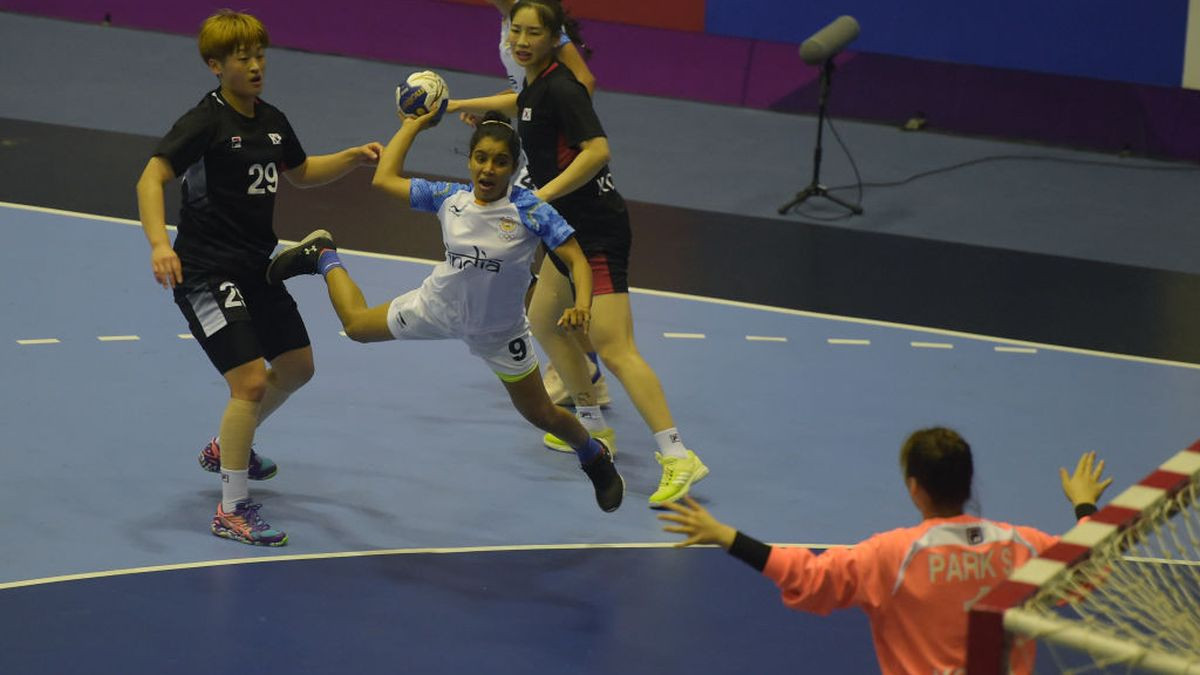 Indian's Deepa (2L) attempts a goal as South Korean's Yu Sojeong (L) looks on during 2018 Asian Games. GETTY IMAGES