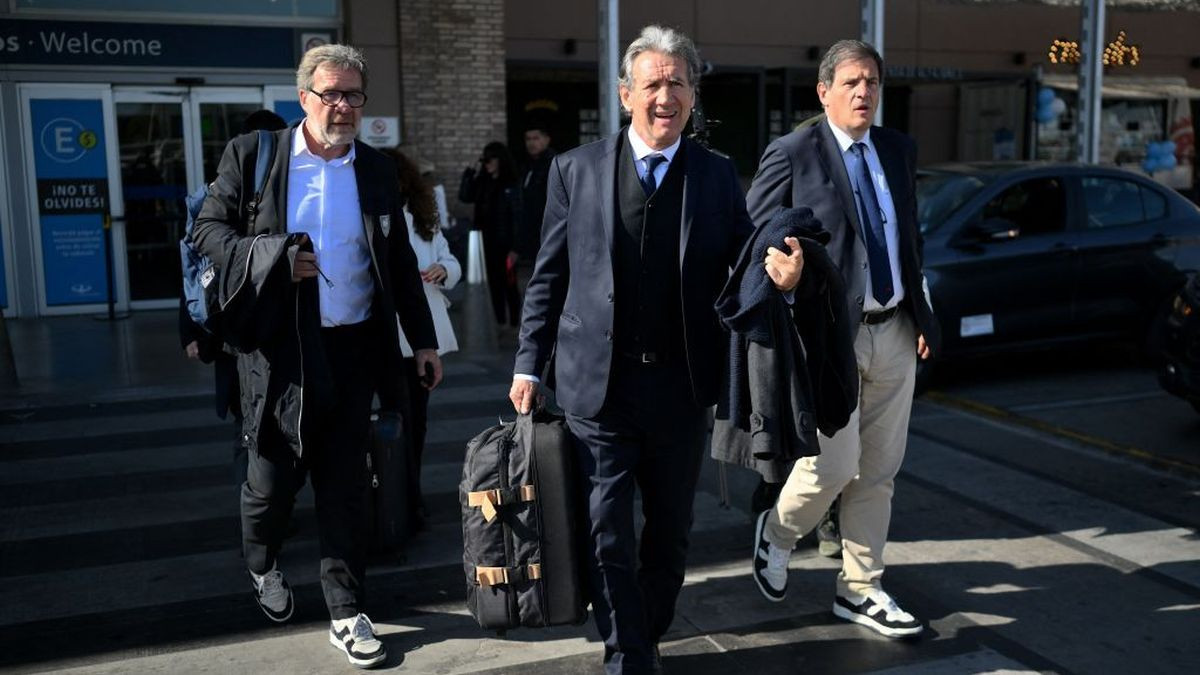 French Rugby Federation (FFR) president Florian Grill (R) and Jean-Marc Lhermet (L), accompanied by Rafael Cuneo Libarona (C), lawyer for French rugby players. GETTY IMAGES
