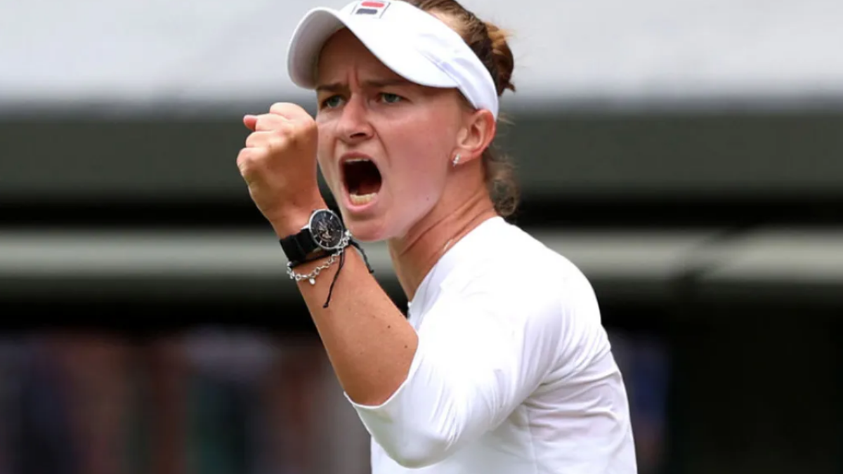 Barbora Krejcikova defeats Elena Rybakina in the semifinals of Wimbledon 2024. GETTY IMAGES.