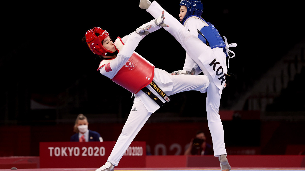Oumaima El Bouchti (red) against Sim Jaeyoung of South Korea during the 1/8 Final of the Women's -49 kg Taekwondo competition at the Tokyo 2020. GETTY IMAGES