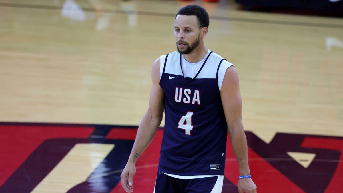 Stephen Curry during a training session at Team USA's Las Vegas campsite. GETTY IMAGES.