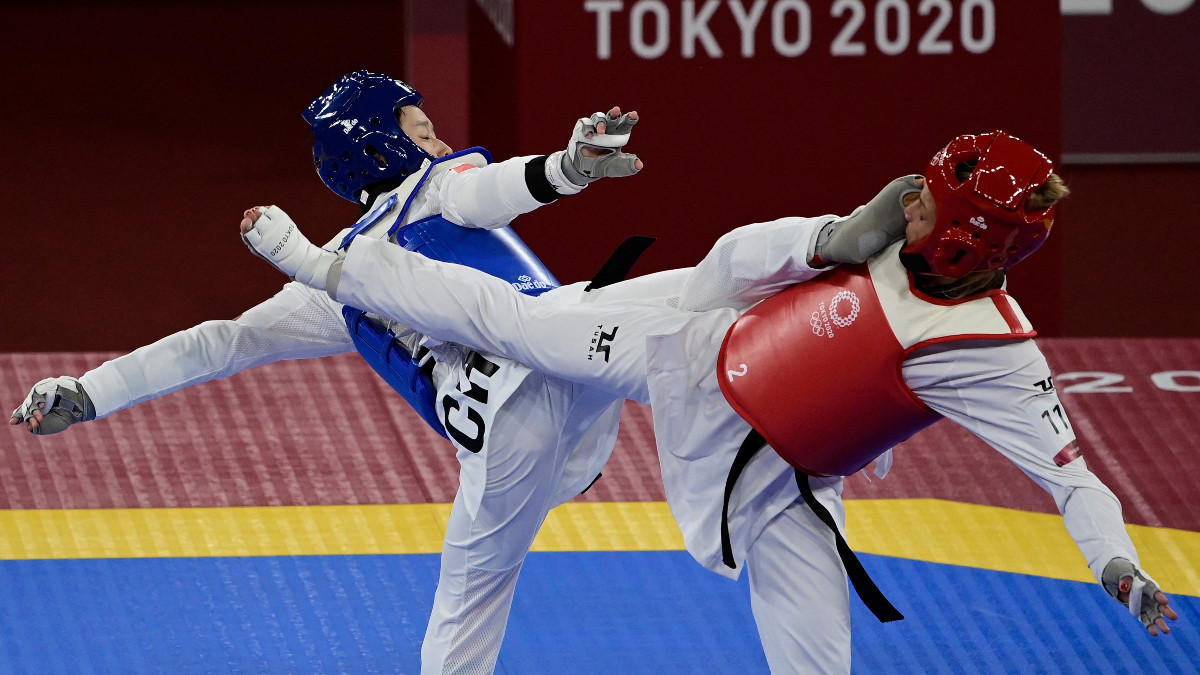 Pouryounes (red) has learnt from her past Olympic experience. GETTY IMAGES
