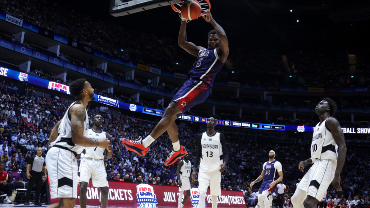 With ten minutes left, the United States began to react with greater urgency. USA BASKETBALL