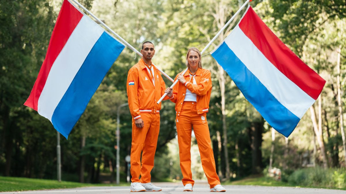 Handball player Lois Abbingh and 3x3 basketball player Worthy de Jong carry the Dutch flag during the opening ceremony of the Olympic Games in Paris. TEAM NL WEB