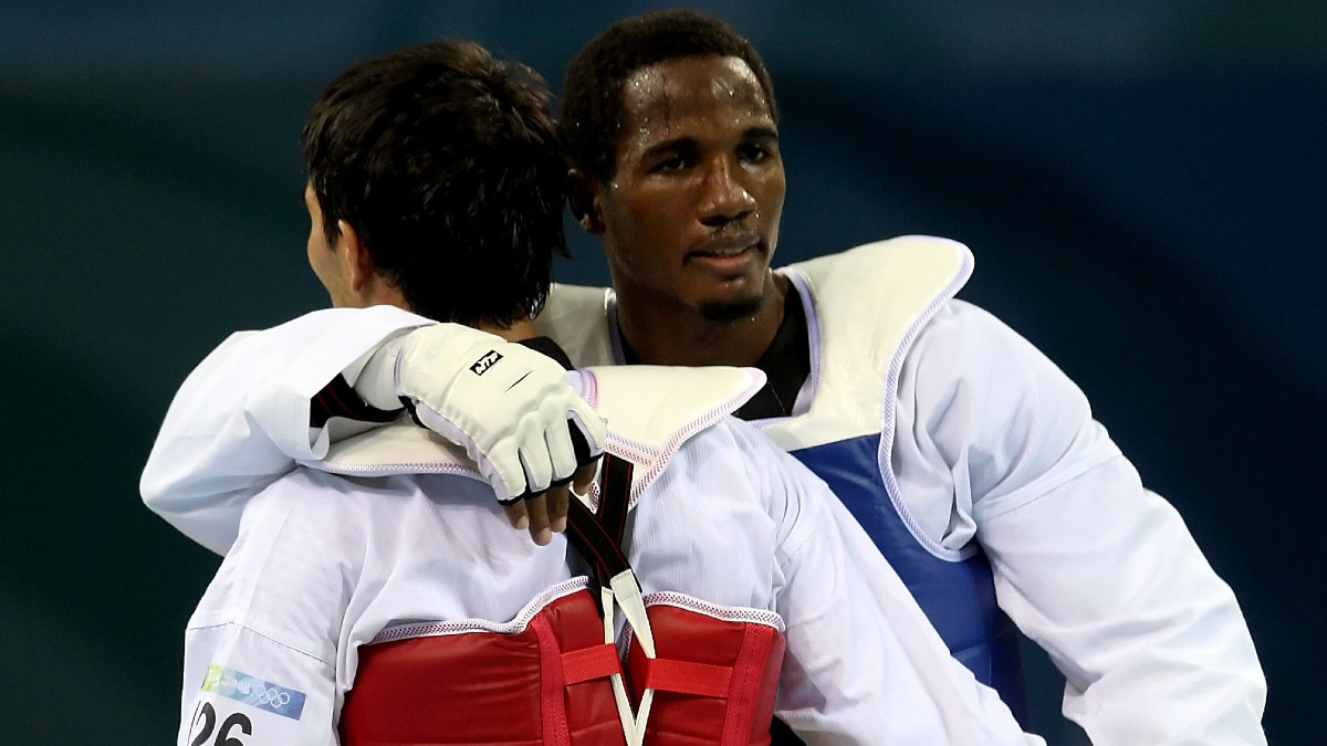 Chika Chukwumerije (blue) is the last Nigerian taekwondo athlete to win the a medal in the Olympic Games. GETTY IMAGES