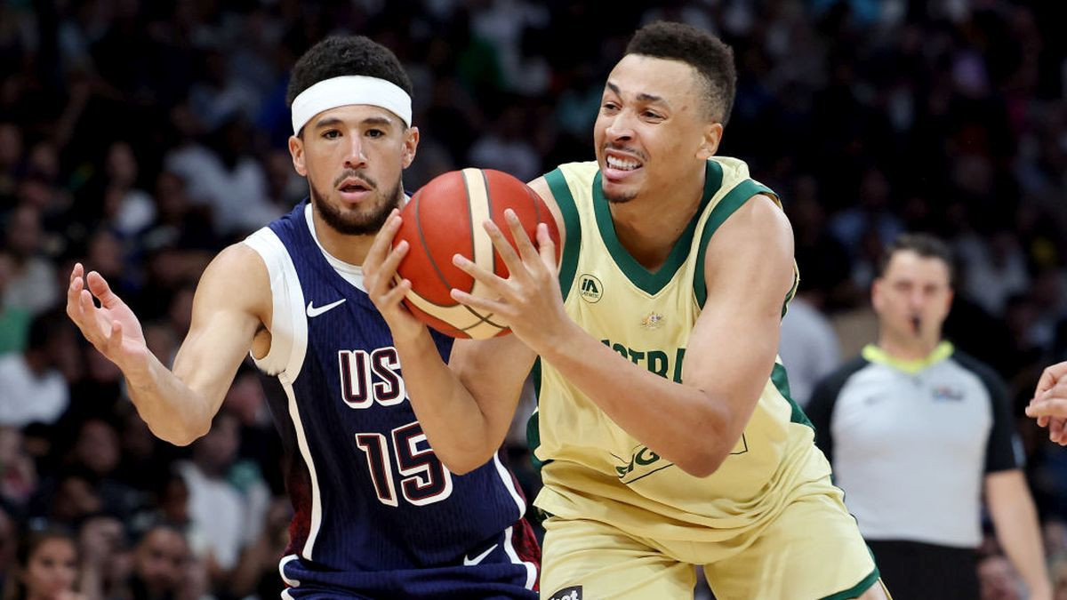 Dante Exum of Australia drives to the basket past Devin Booker. GETTY IMAGES