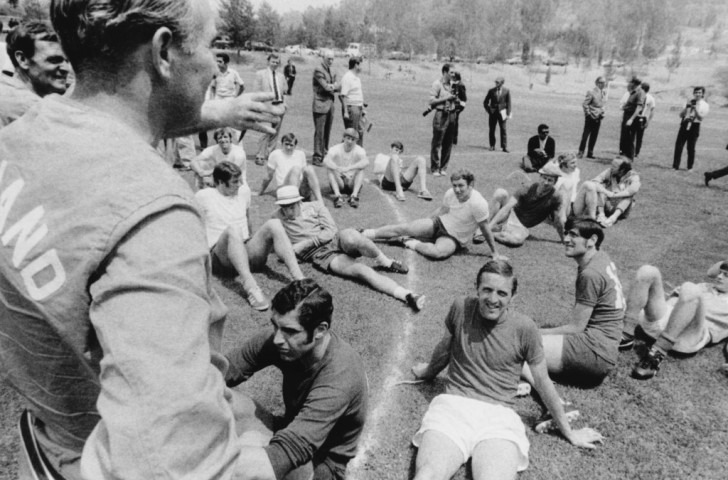England manager Sir Alf Ramsey oversees training during the 1970 World Cup finals in Mexico.where his team feasted on fish fingers specially imported for them ©Getty Images