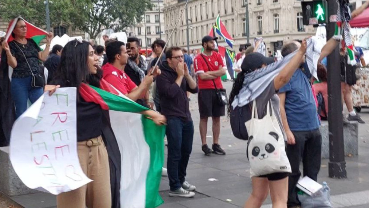 Pro-Palestinian protesters gathered in the Place de la République in Paris on Thursday afternoon. RDP / INSIDETHEGAMES