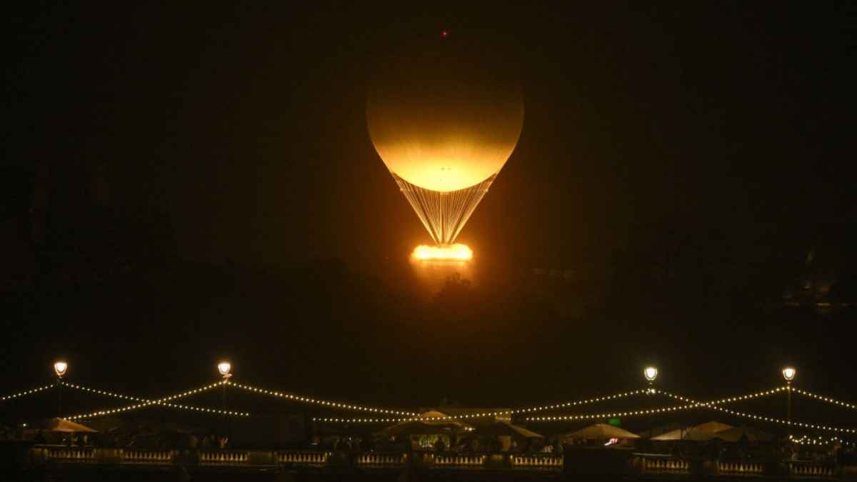 
The eternal flame rose into the Paris sky in a balloon. GETTY IMAGES