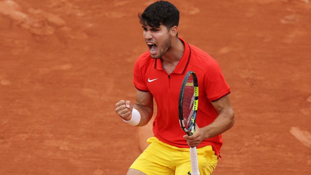 Tennis: Carlos Alcaraz wins, controversial first day for Novak Djokovic