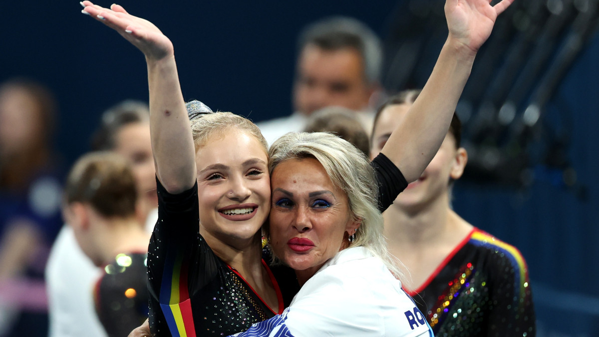 Sabrina Maneca-Voinea posing with her mother Camelia after finishing her routine. GETTY IMAGES