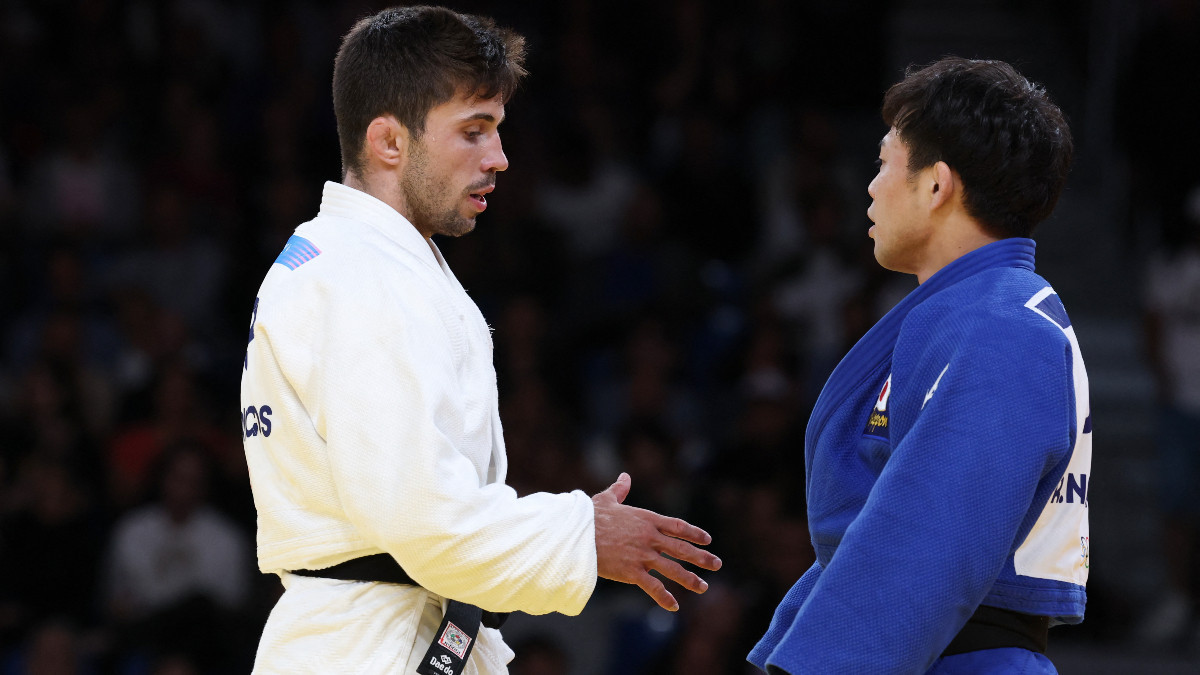 Japanese judoka refuses to shake hands with opponent after controversial bout. GETTY IMAGES