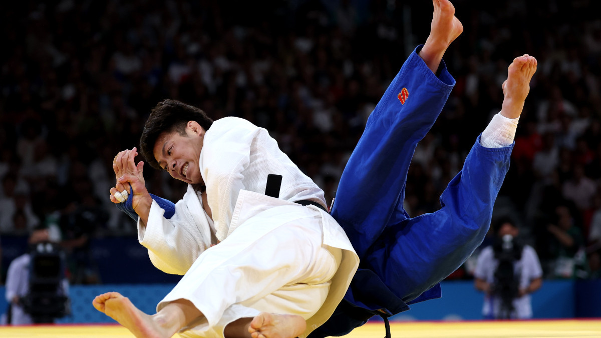 Hifumi Abe's winning action against William Lima in the final. GETTY IMAGES