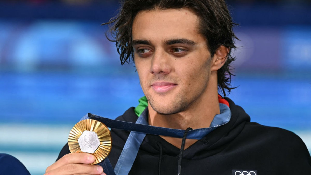 
Thomas Ceccon wins gold in the 100m backstroke. GETTY IMAGES