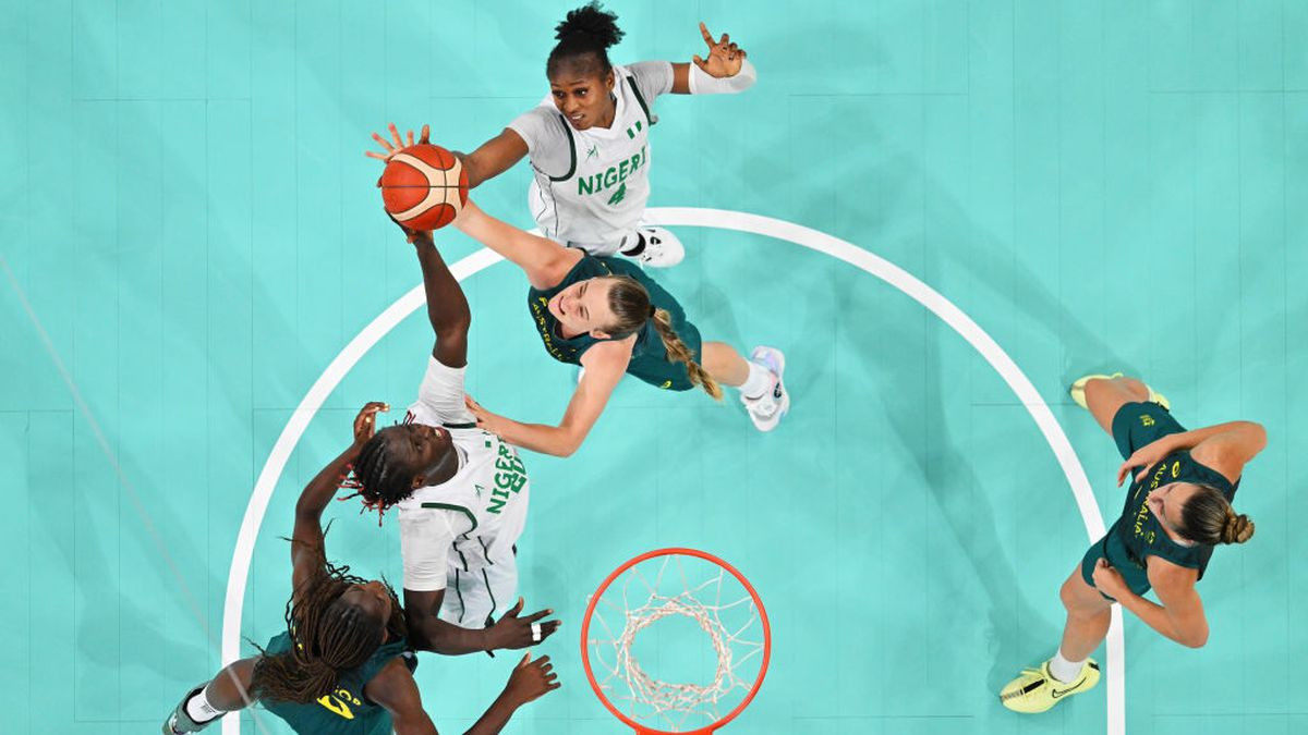 Ezi Magbegor #13 and Kristy Wallace #3 of Team Australia compete for the ball. GETTY IMAGES