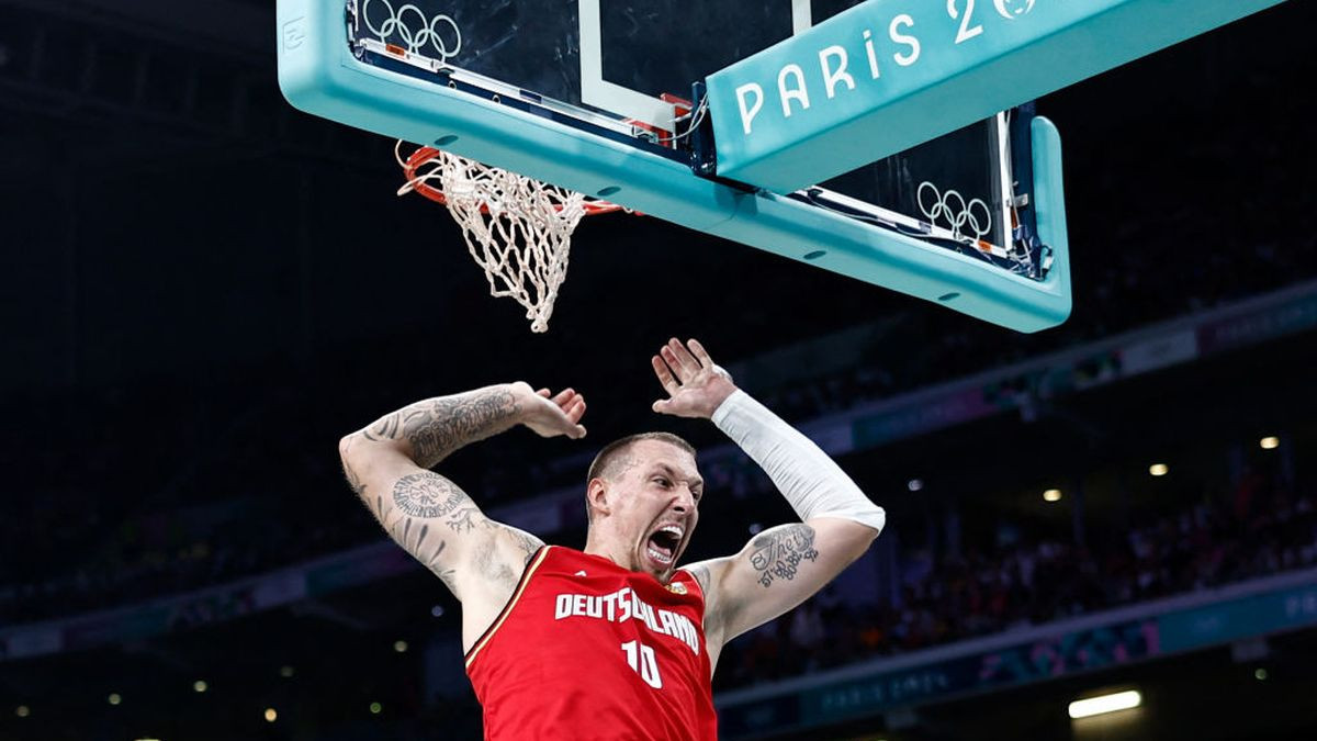 Daniel Theis erupts as he performs an amazing play during the game against Japan. GETTY IMAGES