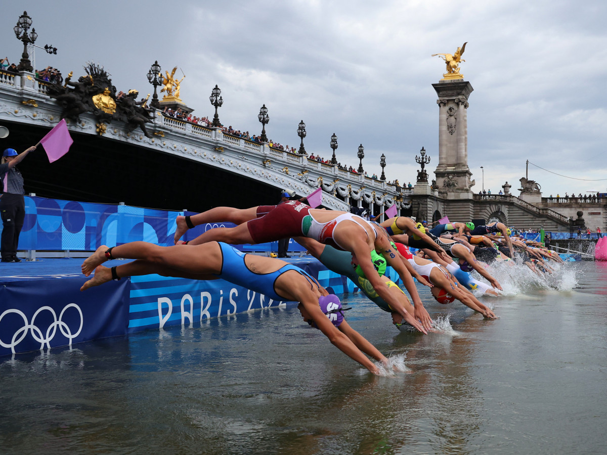 Athletes dive in th Seine during the women's individual triathlon. GETTY IMAGES