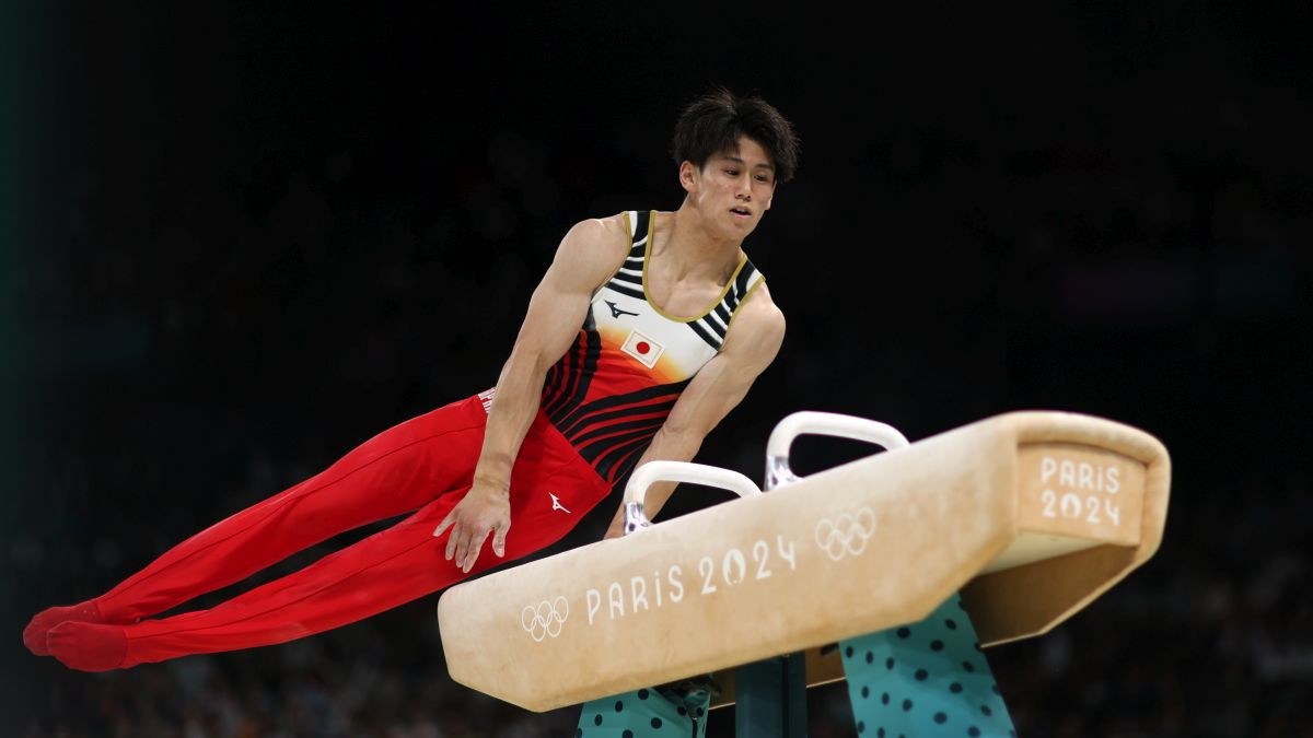 Hashimoto competes on the pommel horse. GETTY IMAGES