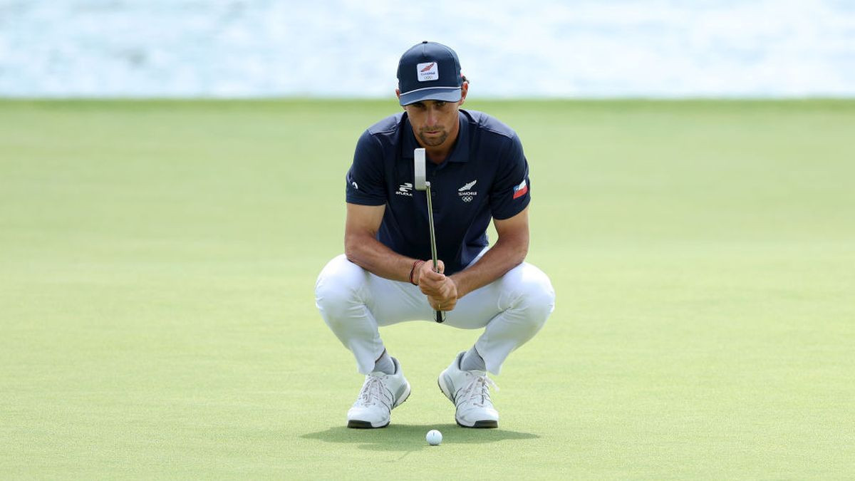 Joaquin Niemann lines up putt on the 18th at Le Golf National. GETTY IMAGES