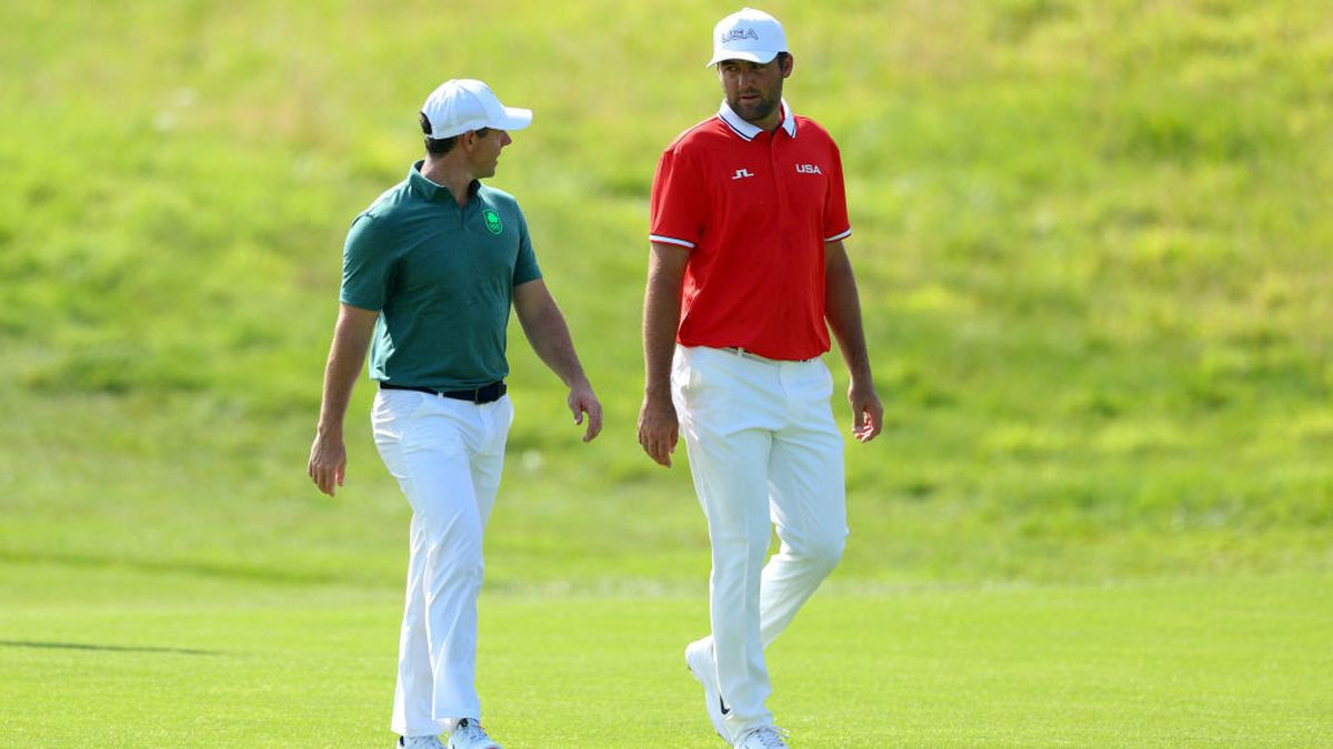 Rory McIlroy and Scottie Scheffler walk on the sixth hole. GETTY IMAGES