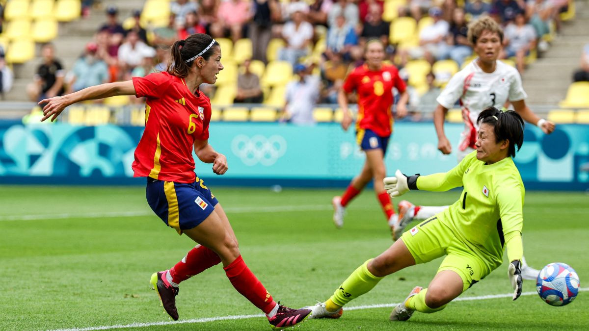 Bonmati shoots to score against Japan. GETTY IMAGES