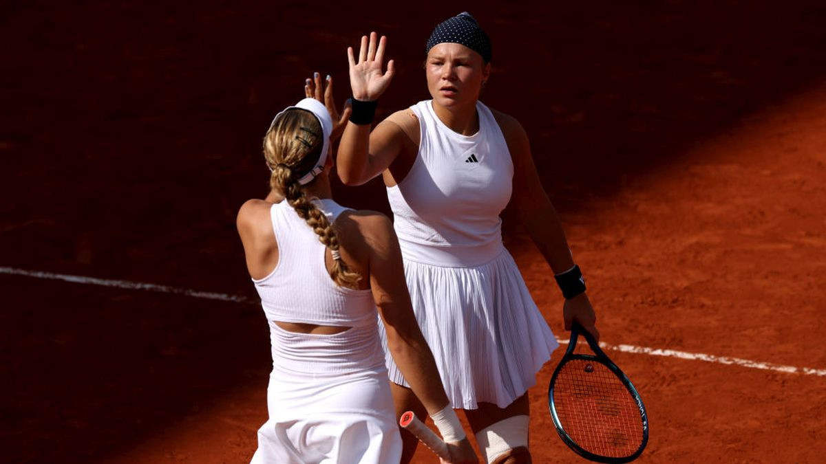 Diana Shnaider and Mirra Andreeva during the Semifinal. GETTY IMAGES