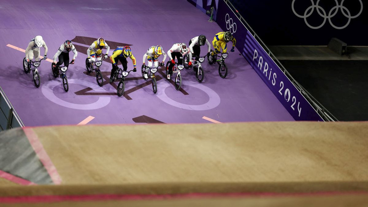  Alfredo Jose Campo of Team Ecuador, Cameron Wood of Team United States, Romain Mahieu of Team France, Simon Marquart of Team Switzerland, Diego Alejandro Arboleda Ospina of Team Colombia, Carlos Alberto Ramirez Yepes of Team Colombia, Komet Sukprasert of Team Thailand and Philip Schaub of Team Germany compete during the Men's Quarterfinals. GETTY IMAGES