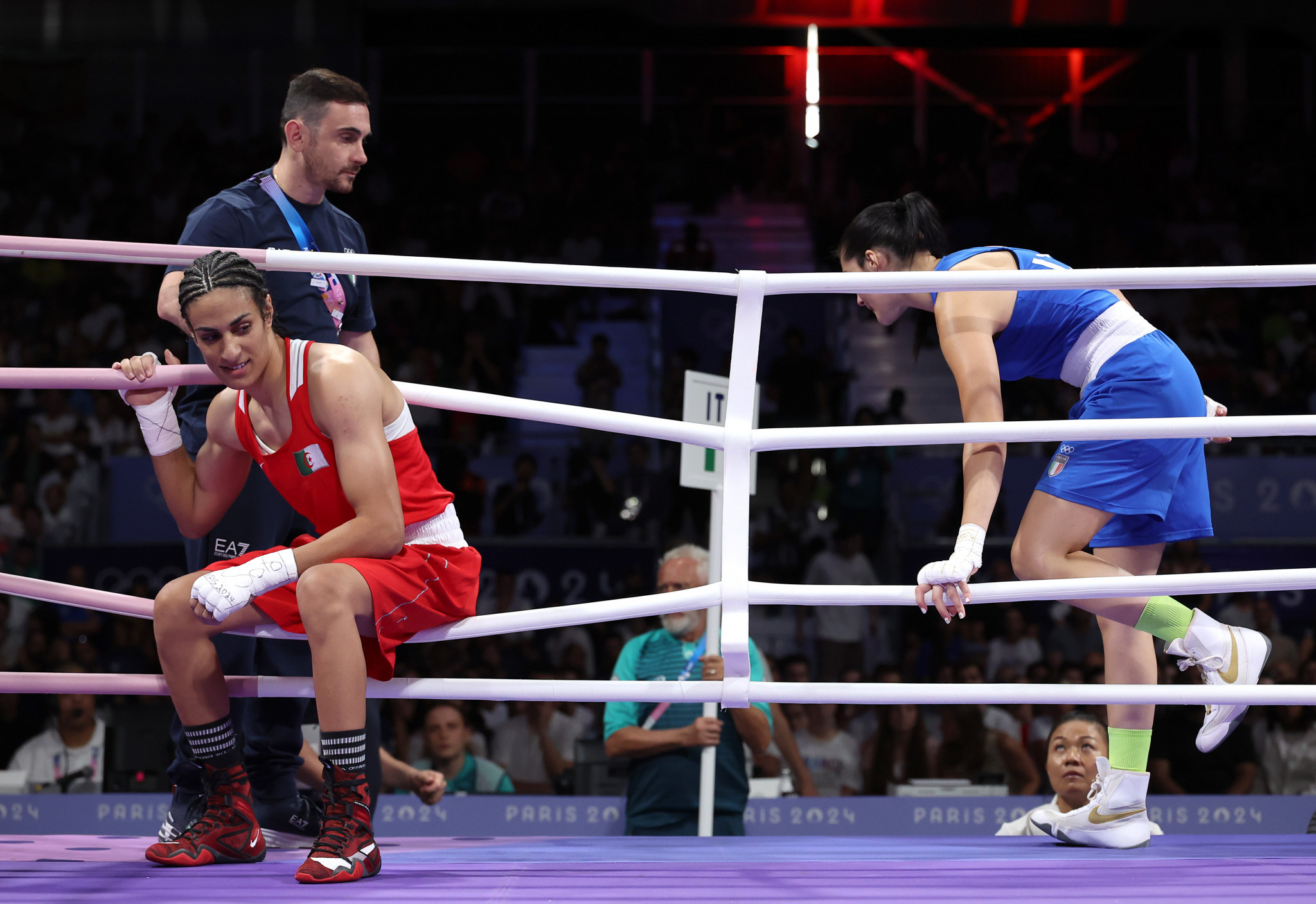 Imane Khelif and Angela Carini in the Paris 2024 ring. GETTY IMAGES