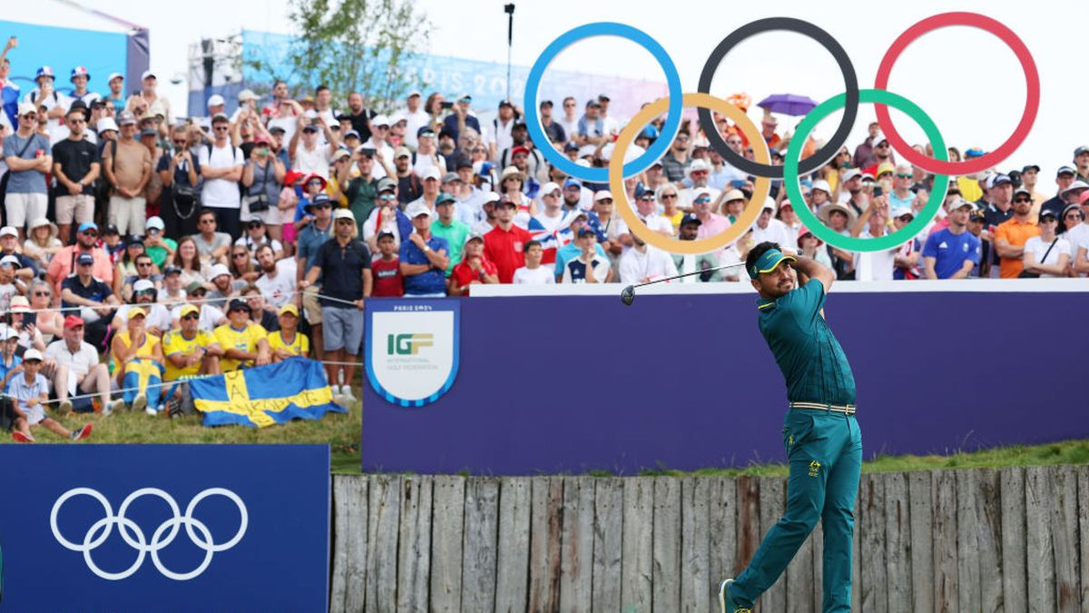 Jason Day tees off on the first hole. GETTY IMAGES