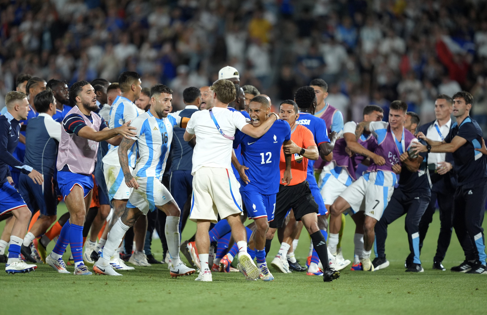 Football players from Argentina and France clash after the Men's Quarterfinal match at the Paris 2024 Olympic Games. GETTY IMAGES