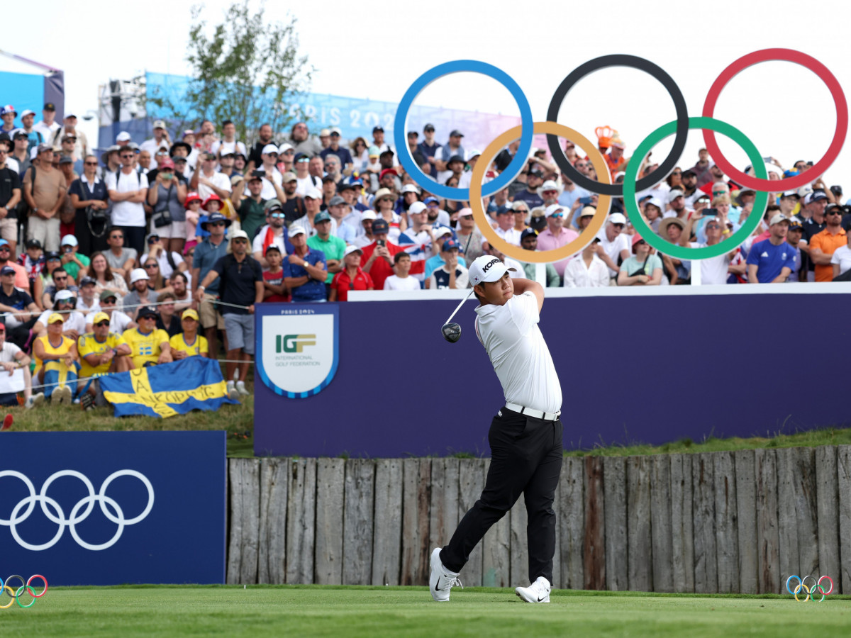 Tom Kim tees off on the first hole at Le Golf National. GETTY IMAGES