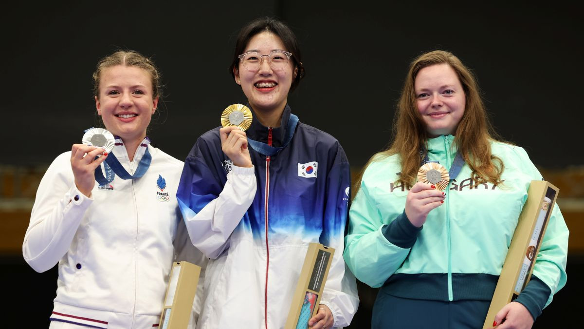 Jiin Yang (gold), Camille Jedrzejewski (silver) and Veronika Major (bronxe) on the podium. GETTY IMAGES