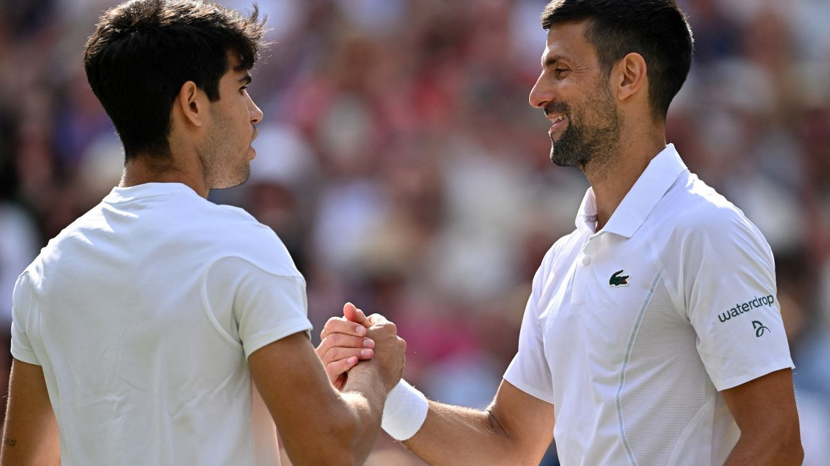 Novac Djokovic and Carlos Alcaraz in the 2024 Wimbledon final. GETTY IMAGES