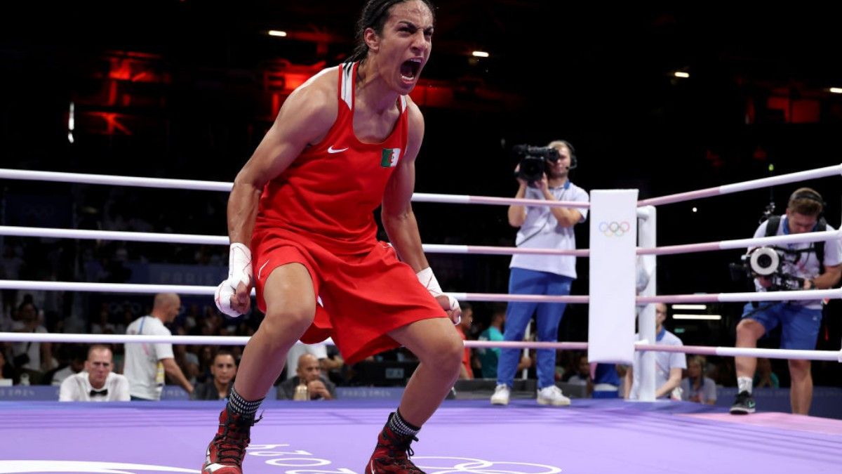 
Khelif celebrates her advance to the semi-finals at Paris 2024. GETTY IMAGES