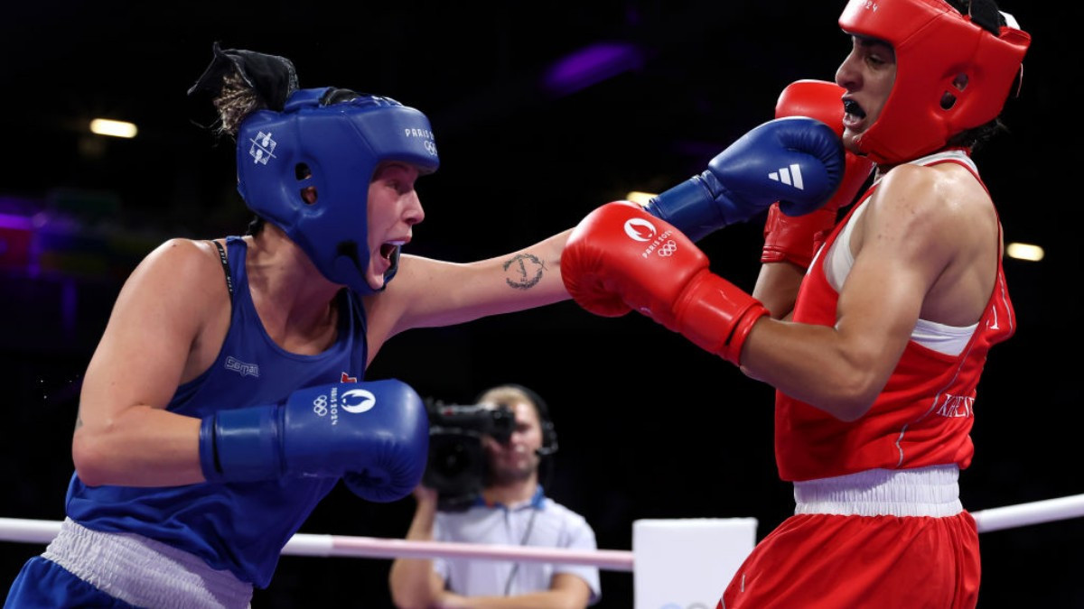 Khelif and Hamori in the midst of the fight. GETTY IMAGES