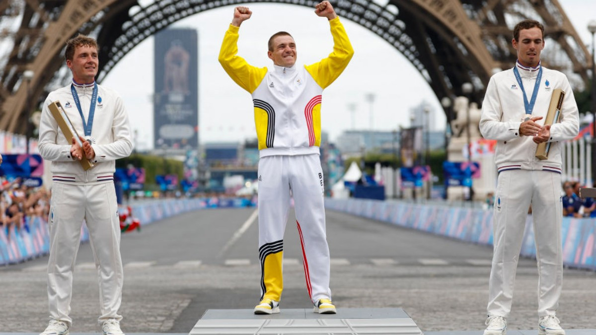 Evenepoel, alongside Madouas and Laporte on the podium beneath the Eiffel Tower. GETTY IMAGES