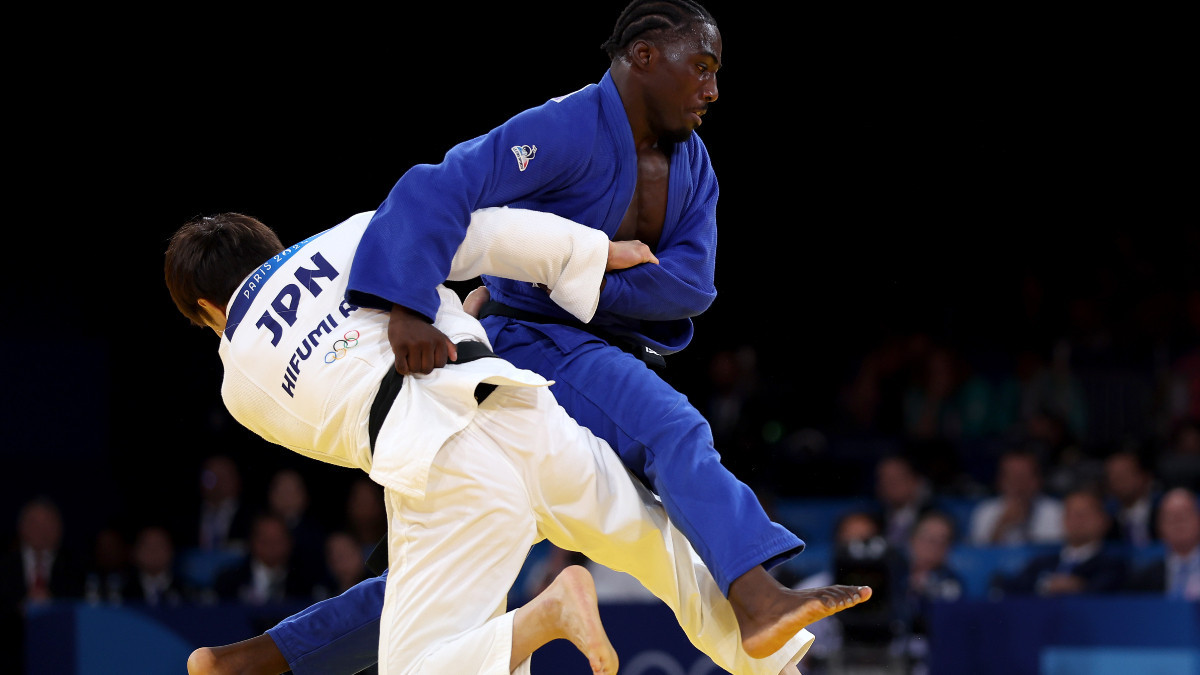  Joan-Benjamin Gaba's (blue) victory over Hifumi Abe was the turning point of the match. GETTY IMAGES